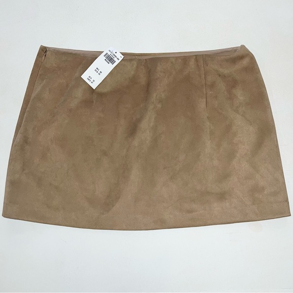 Abercrombie & Fitch The A&F
Scarlett Vegan Suede Mini Skirt Skort Med NWT - Picture 15 of 15